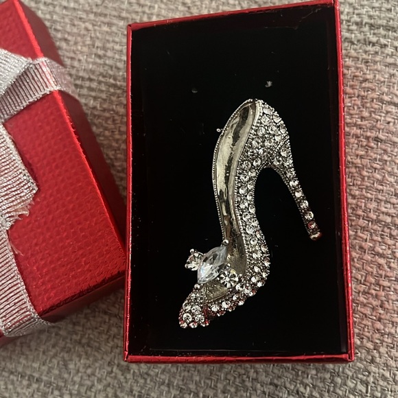 Shoe broach pin - Picture 2 of 3